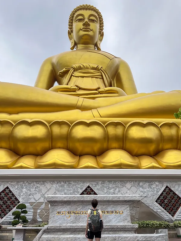 cosa vedere a bangkok in 3 giorni buddha wat paknam phasi charoen